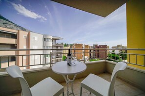 Outdoor dining - Luxury apartment in Petrica (Makarska)