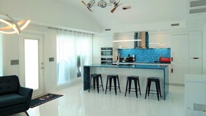 รูปภาพที่ไม่ได้จัดประเภท, 5 จาก 12, ปุ่ม