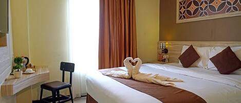 Superior Twin Room, 1 Bedroom | In-room safe, desk, laptop workspace, soundproofing