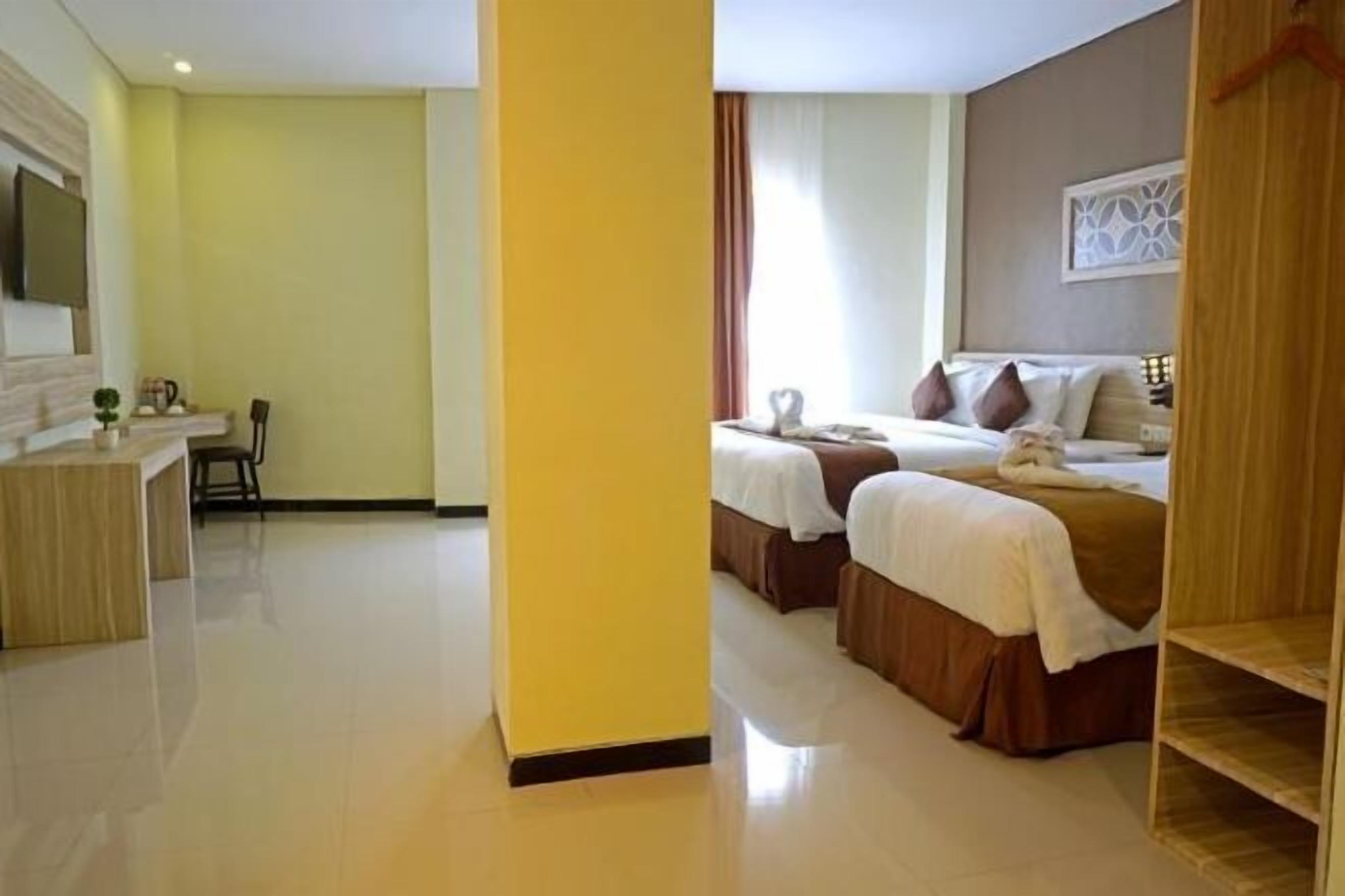 Caja de seguridad en la habitación y escritorio 