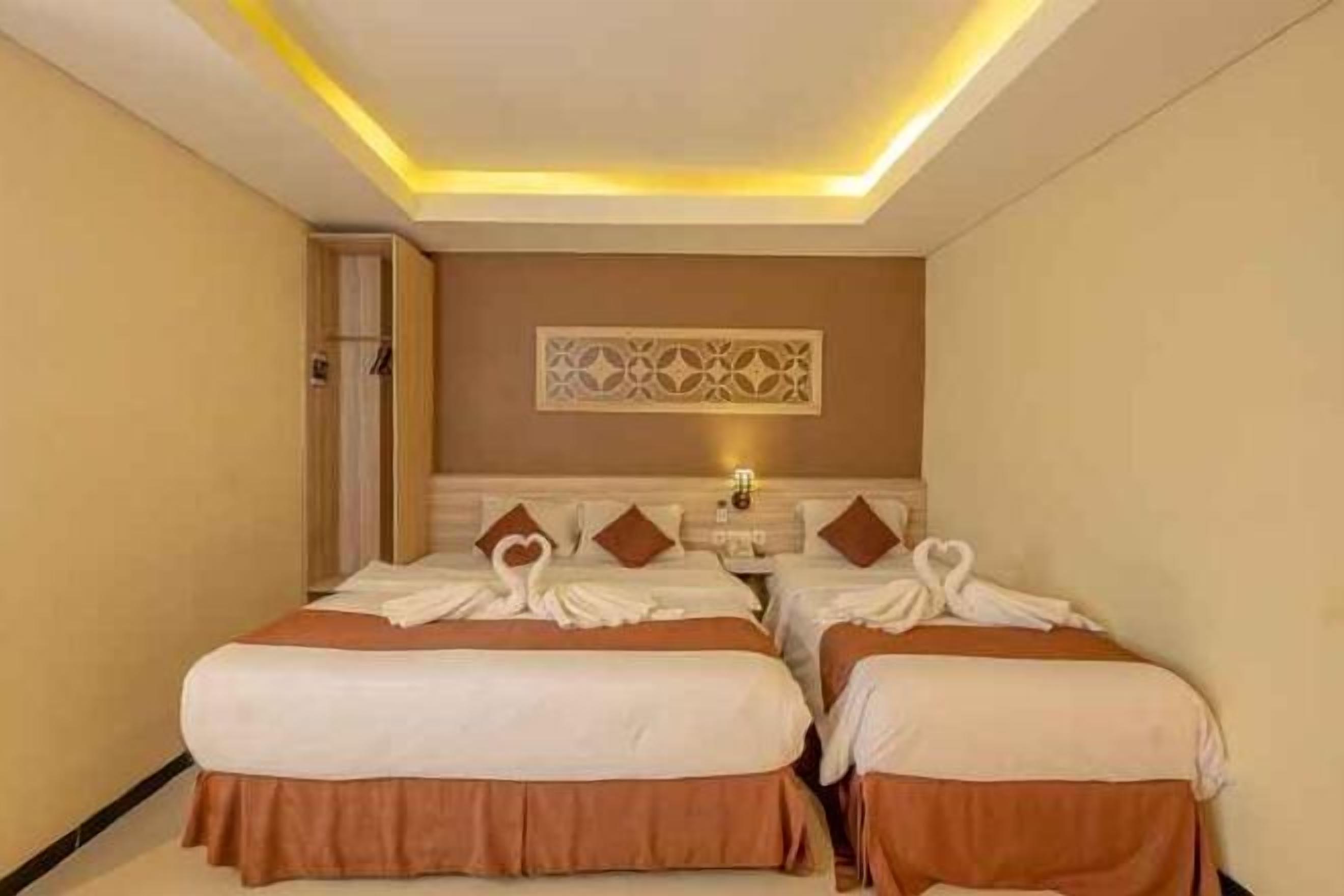 Zimmersafe, Schreibtisch, laptopgeeigneter Arbeitsplatz