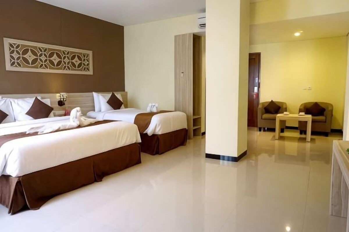 In-room safe, desk, laptop workspace, soundproofing
