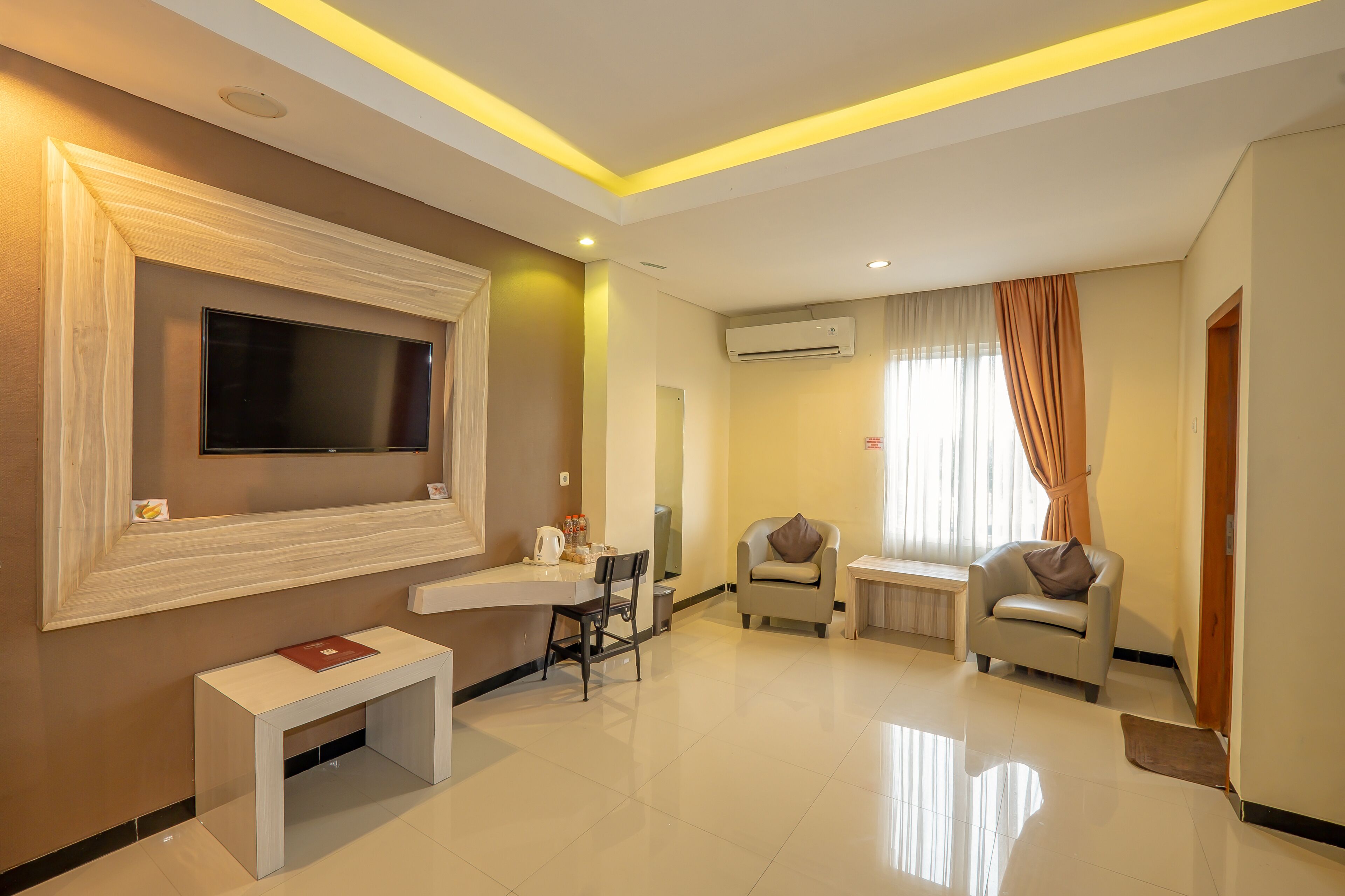 Deluxe Room | In-room safe, desk, laptop workspace, soundproofing