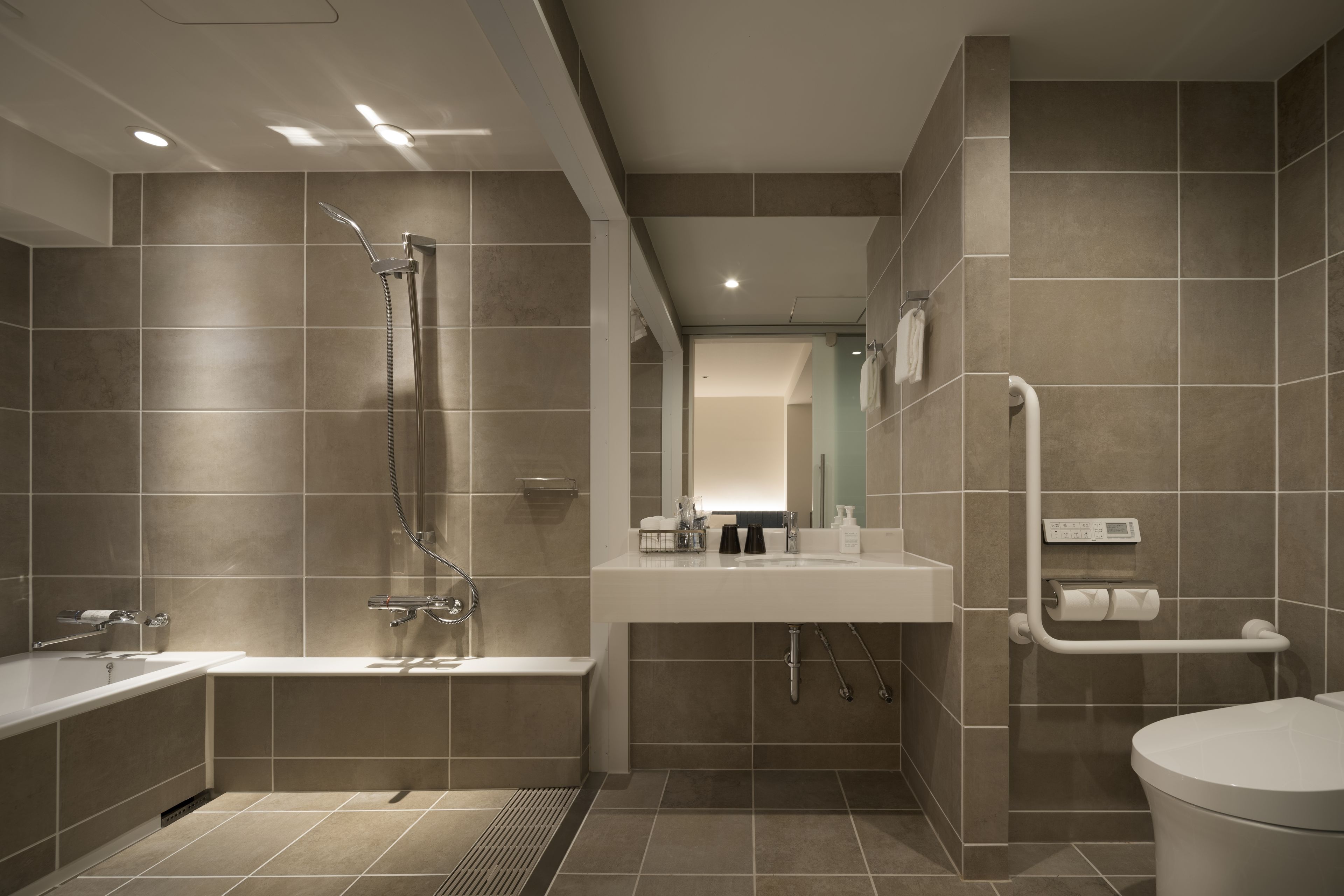 accessible room, non smoking (24 square meters) | bathroom | combined shower/bathtub, deep-soaking bathtub, hydromassage showerhead