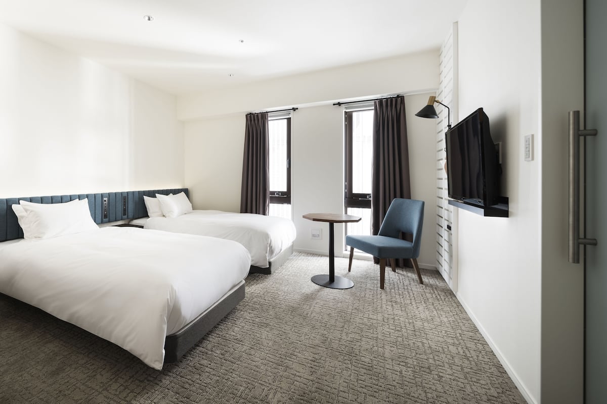 accessible room, non smoking (24 square meters) | down duvets, pillow-top beds, in-room safe, blackout curtains