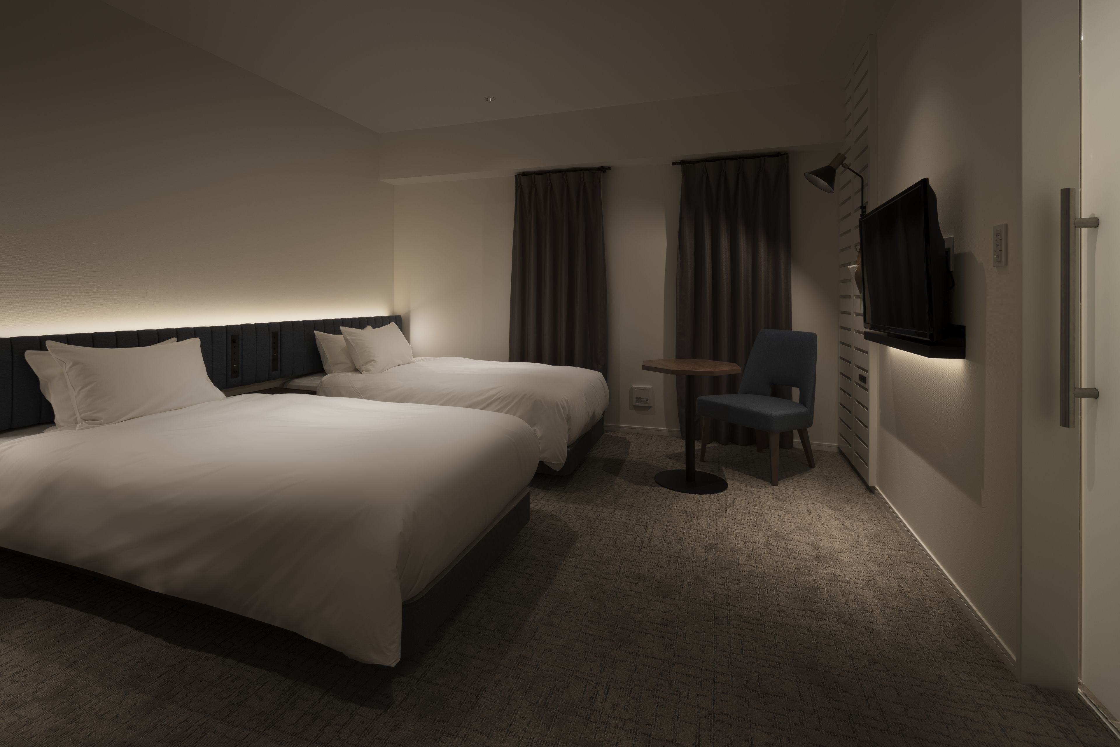 accessible room, non smoking (24 square meters) | down duvets, pillow-top beds, in-room safe, blackout curtains