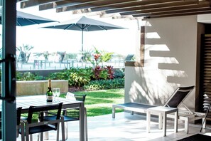 標準公寓, 2 間臥室, 花園景觀 | 高級寢具、客房內保險箱、熨斗/熨衣板、搖籃/嬰兒床