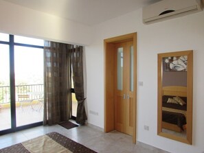 Interior - One Bedroom Penthouse with breath taking sea and country views (Marsascala)