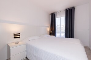 1 slaapkamer, een strijkplank/strijkijzer, gratis wifi, beddengoed