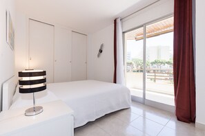 1 dormitori, planxa i posts de planxar, wifi gratuïta i roba de llit 