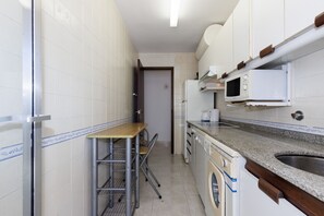 Frigorífic, microones, rentaplats i cafetera i tetera 