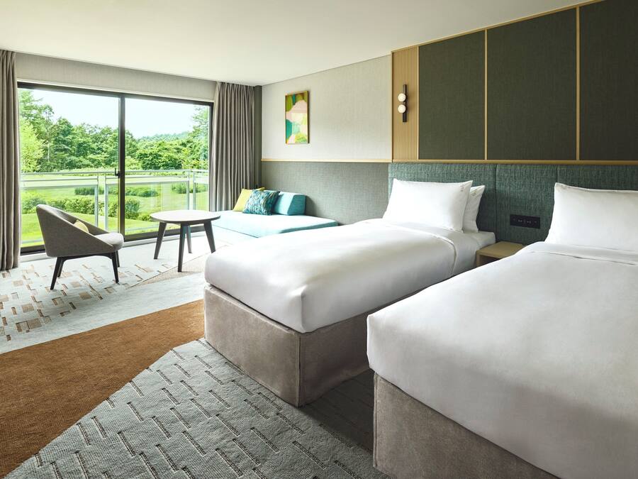Premium Room | Down comforters, in-room safe, WiFi, bed sheets