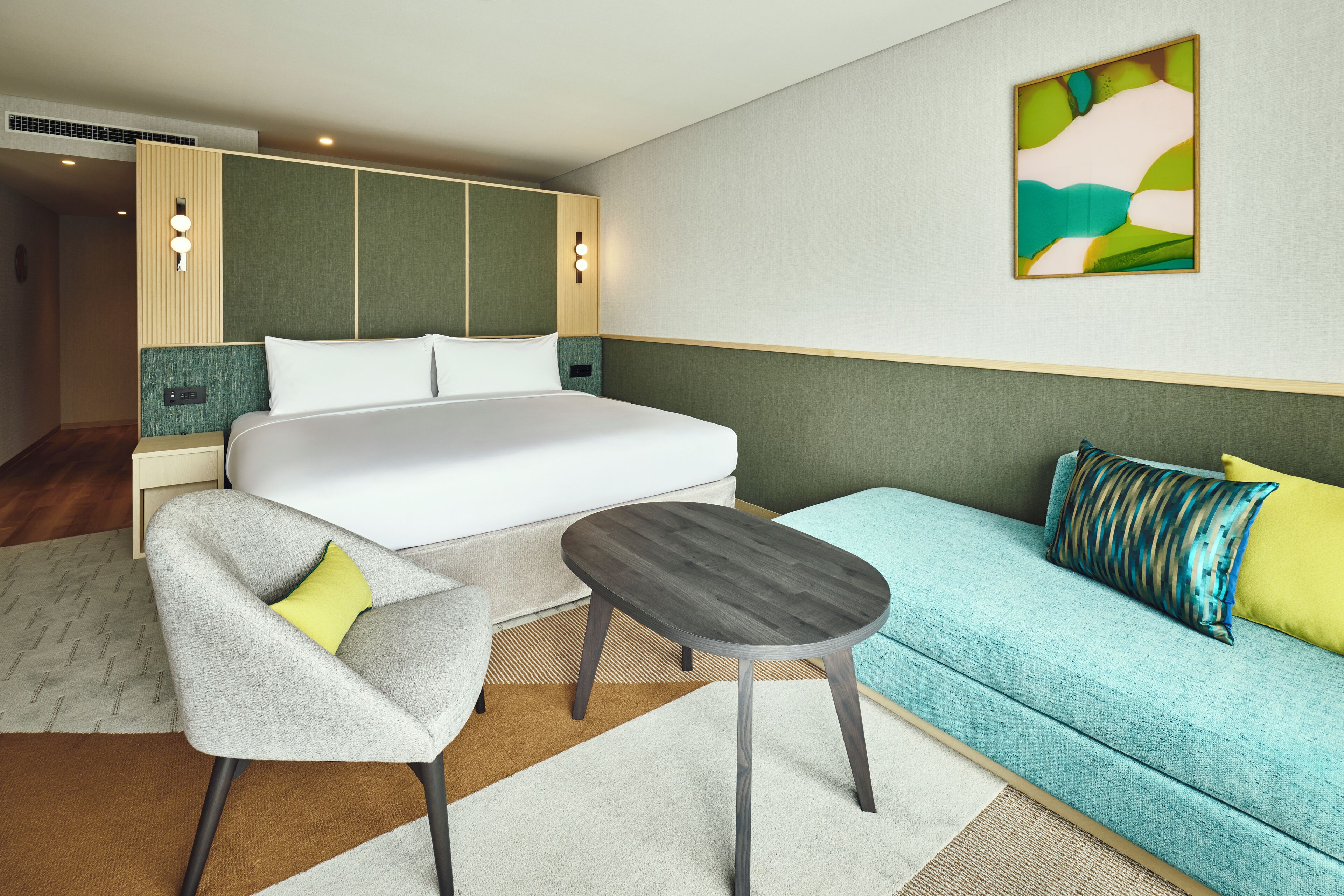 Premium Room, 1 King Bed | Down comforters, in-room safe, WiFi, bed sheets