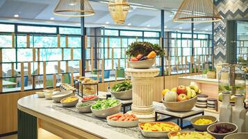 Café da manhã com buffet todos os dias mediante uma taxa
