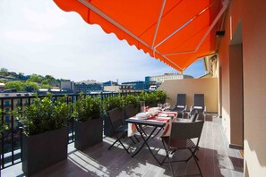 Outdoor dining - Da Vinci | The Rentals Collection (San Sebastián)
