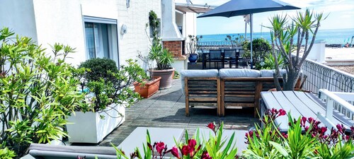 Beautiful apartment, 2rooms beachfront directly on the beach, 2 terraces i 50m²,