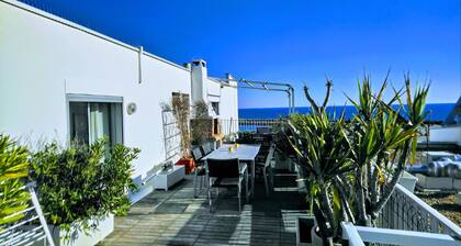 Beautiful apartment, 2rooms beachfront directly on the beach, 2 terraces i 50m²,