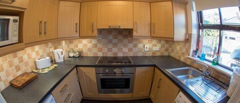 Fridge, microwave, oven, coffee/tea maker