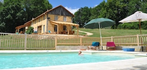 Outdoor pool, a heated pool - Dordogne exclusive gite. Heated pool. Friends and family. All ages (St Pompon)