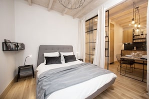 3 bedrooms, iron/ironing board, travel cot, free WiFi - Designers Residence by the Park ⦿ Art Nouveau area (Centra rajons)