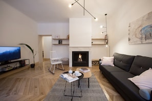 Smart TV, fireplace, books - Designers Residence by the Park ⦿ Art Nouveau area (Centra rajons)