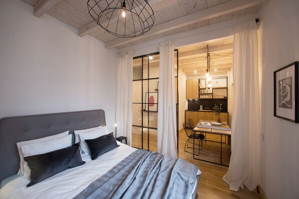2 bedrooms, iron/ironing board, travel cot, free WiFi