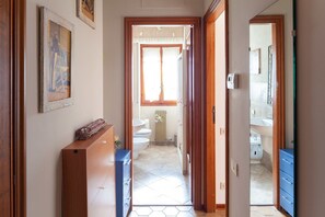 Douche, sèche-cheveux, bidet