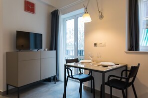 Dining - Vucciria suite behind the cathedral (Palermo)