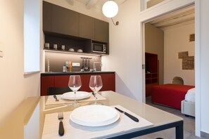 Dining - Vucciria suite behind the cathedral (Palermo)