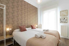 2 slaapkamers, een strijkplank/strijkijzer, gratis wifi, beddengoed