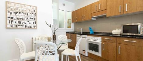 Frigorifero, microonde, forno, lavastoviglie