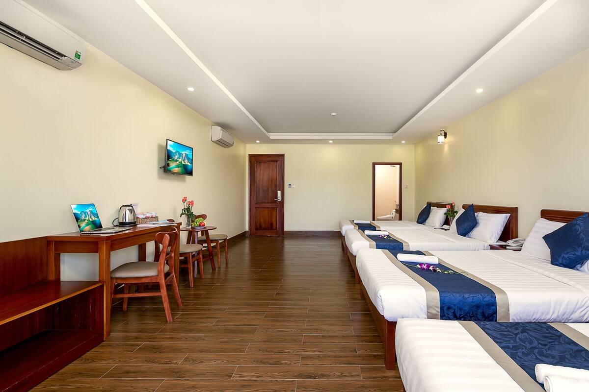 Family Room | Minibar, desk, blackout drapes, WiFi (free)