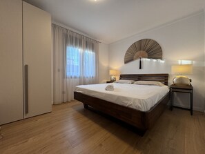 3 chambres, fer et planche à repasser, Wi-Fi gratuit, draps fournis