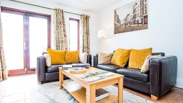 TV, fireplace, DVD player, books