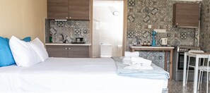 1 Schlafzimmer, Zimmersafe, Schreibtisch, Bügeleisen/Bügelbrett