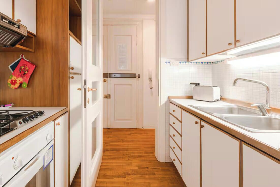 Frigorifero, forno, piano cottura, lavastoviglie