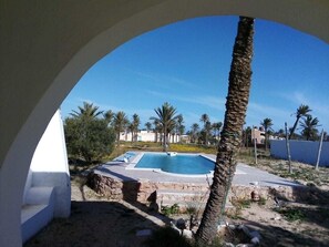 Outdoor pool, pool umbrellas, sun loungers - Houch La Driba (Djerba Midun)