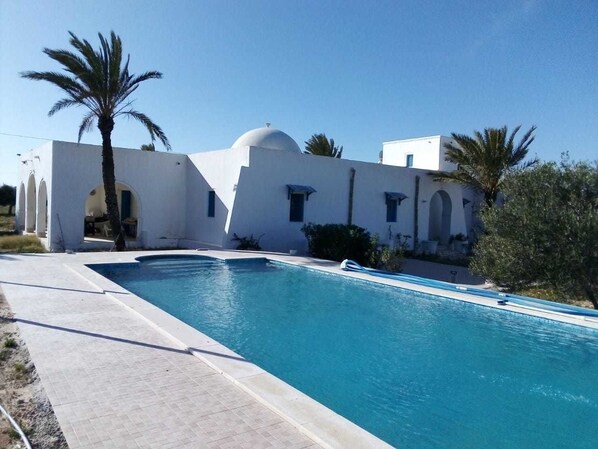 Outdoor pool, pool umbrellas, sun loungers - Houch La Driba (Djerba Midun)