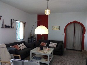 Villa | Living room | 75-inch plasma TV with digital channels, TV, fireplace - Houch La Driba (Djerba Midun)