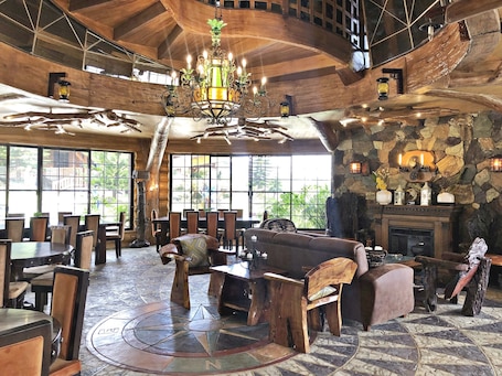 Lobby sitting area. Campuestohan Highland Resort