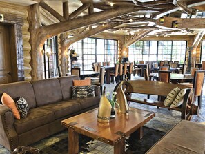 Lobby sitting area - Campuestohan Highland Resort (Talisay)