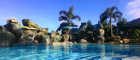 3 piscinas al aire libre