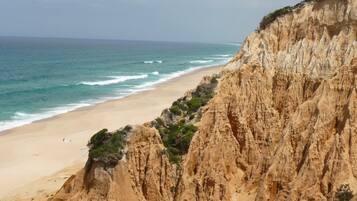 In Strandnähe, Liegestühle, Strandtücher