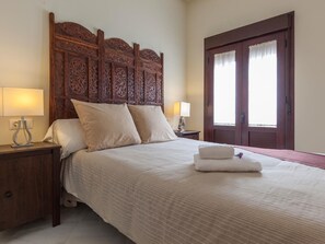 2 bedrooms, iron/ironing board, Internet, bed sheets - FANTASTIC APT 2 BED CENTRO SEVILLA, PARKING OPC (Sevilla)