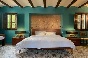 4 slaapkamers, een strijkplank/strijkijzer, gratis wifi, beddengoed