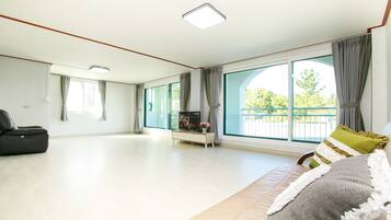 House (Sky - #101) | Free WiFi