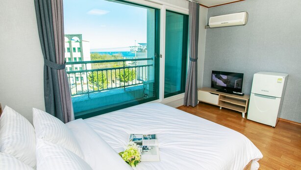 Studio (Sea - #403) | WiFi (free) - Sky Sea Pension (Sokcho)