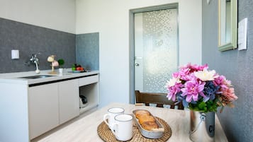 Fridge, microwave, stovetop, electric kettle