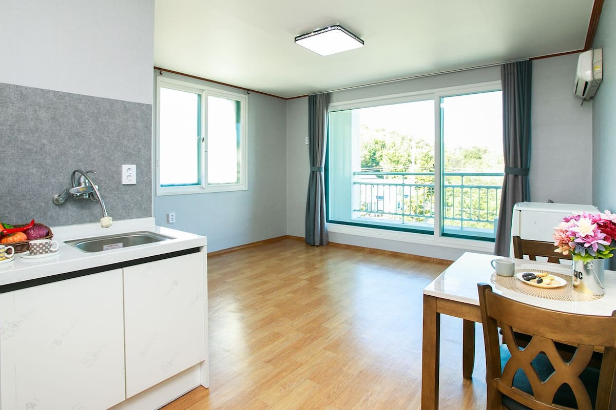 Fridge, microwave, stovetop, electric kettle