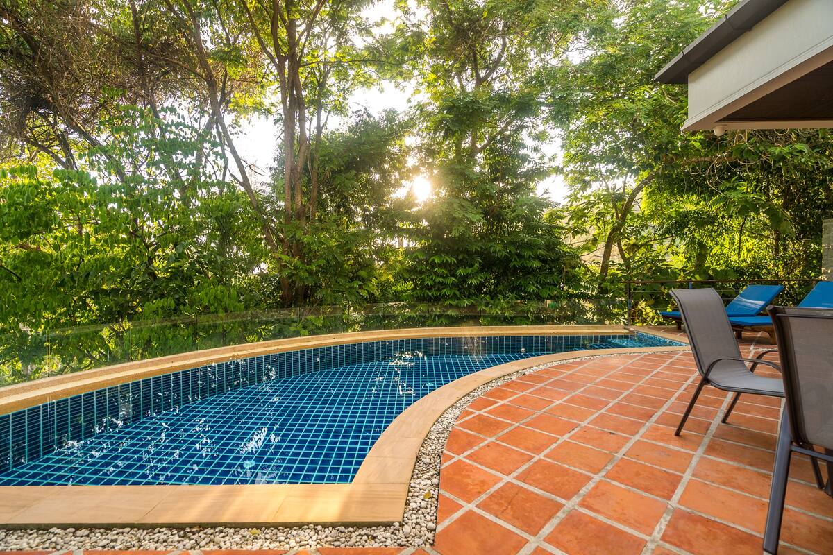 Private pool